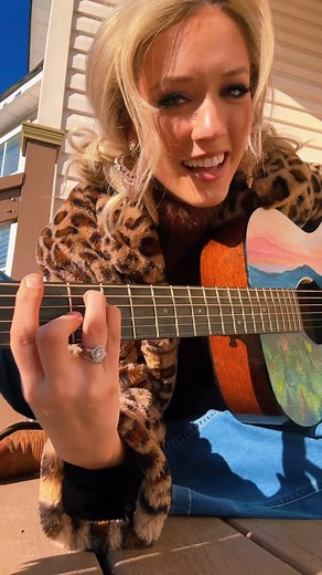 Here’s how I play Easy Does It :) now it’s your turn to sing it & remember to tag me so I can see it🥹🤍 this song is all yours at MIDNIGHT tonight!!!🙌🏼 #guitar #newmusic #tutorial #acoustic #newartist | Emily Ann Roberts