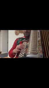Ola malta, aqui em casa a brincar com a concertina é para aqueles que querem saber tocar “um Mundo para nós dois” aqui vai um vídeo :) abraço 🔥Chris | Chris Ribeiro artist