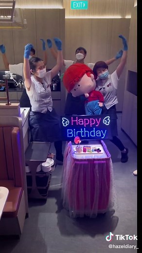 Celebrate Birthday at Haidilao Singapore Outlets with Singing & Dancing Staffs