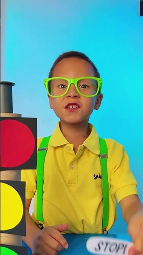 📦 Cardboard City Adventure! 🚘 Traffic Light Rules for Kids🚦