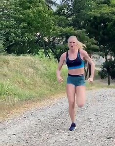 5 basic strength exercises every vaulter should learn to do! 1️⃣Chin-up to pullovers 2️⃣Iron L’s (add side to side movement to increase difficulty) 3️⃣Basic pull-ups (using a low bar like I am here isolates different muscle groups than hanging from a high bar - both are good... do them slow and controlled for more of a strength move and fast for power) 4️⃣ basic chin-ups 5️⃣ hanging toe-touches 🎶 = Kygo Mix “Summertime Deep” #trackandfield #polevault #strength #jumptraining #vault #core #fitnes