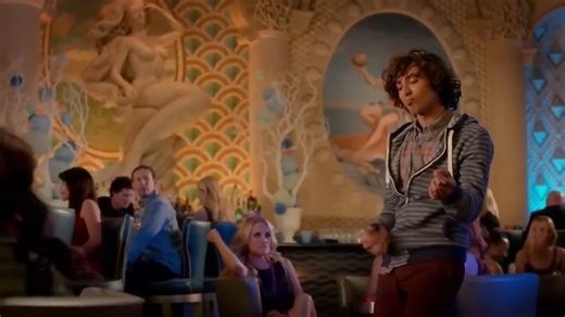 🎥 THROWBACK ALERT! Moose dancing in the bar – the ICONIC Step Up moment! 🕺🔥 On his way to South Africa soon, so get ready 👀🇿🇦 Book now – link below: https://globaldancesupreme.com/adam-sevani-moose-master-class-workshops/ #Throwback #Moose #StepUpALL #DanceLegend #SouthAfrica #BookNow #AdamSevani | Global Dance Supreme