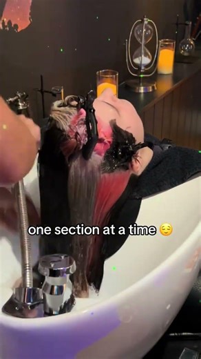 love the block color trend and all the different versions 😻 using Jones #calicohair #neapolitanhair