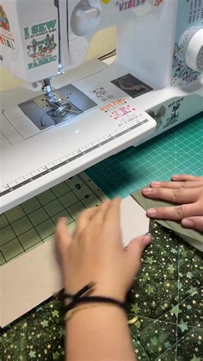 47K views · 370 reactions | Learn the ultimate quilting hack from Natalee | QuiltyCosturitas! She shares a simple trick using a 45-degree piece of cardboard to achieve perfectly mitered quilt corners every single time. Say goodbye to frustration and hello to professional-looking quilts! ​#Quilt #Quilting #Sew #Sewing #QuiltBinding #Quilter #SewingHacks #DIY #Crafts #Handmade #Crafty #QuiltingTips | Love USA Quilters | Facebook
