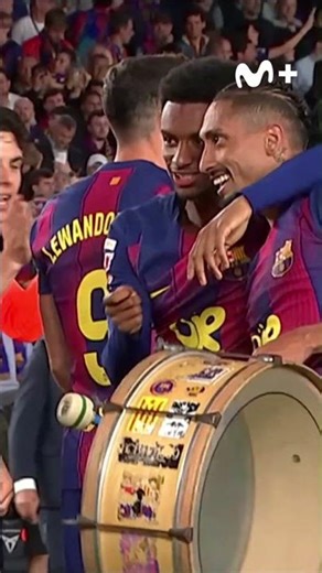 A Raphinha no le gustan los bombos. #LoQueElOjoNoVe