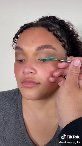 SUVA Beauty UV Brights Palette Eyeliner Tutorial