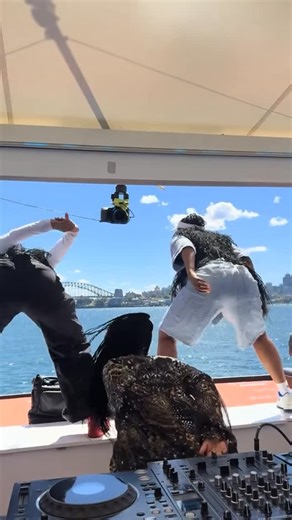 ⭐️⭐️⭐️⭐️⭐️ Dancer’s 🌍 on Instagram: "Uncle Waffles in Sydney on a yacht 🤩🇦🇺"