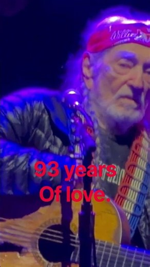 Willie Nelson, 93 years old, performs one of his greatest hits. #musiclegends #Willie #outlawcountry