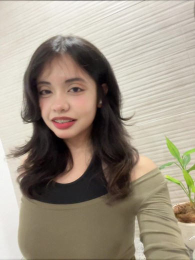 How to Pose for Photos with Confidence