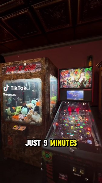 Spooky vibes, year-round 👻 This pizzeria serves paranormal pizza made with black dough. Would you dare to try it? 📍Sliced Pizza #vegas #lasvegas #visitlasvegas #thingstodoinvegas #spooky #horror #pizza