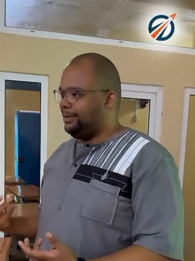 A Orik Capital no âmbito do Cluster de Economia Digital, integra o Programa de Fomento de Empreendedorismo Digital, financiado pelo Banco Mundial, através do programa WARDIP. Um momento de inspiração, esclarecimento e dinâmica prática, onde mostramos aos estudantes como podem transformar uma ideia simples numa solução digital com impacto real na Guiné-Bissau. Durante o bootcamp, explicámos: • Como funciona o concurso • Quem pode participar • Quais são os requisitos obrigatórios • O que o Cluster