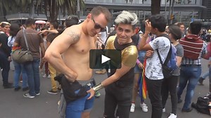 Agarrando Penes en la Marcha Gay