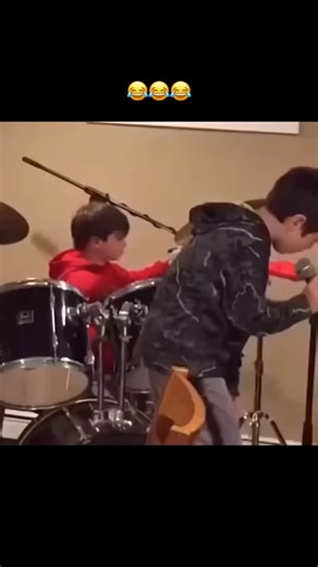 Trendiipops on Instagram: "Musician Never miss a Chance 🌝😪"