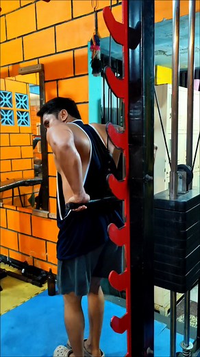 Tricep Pushdown Variation. Super SOLID. 💪 #tricepworkout #triceps #tricepsday #triceppushdowns #triceppushdown #armsworkout #armsday #reelsfacebook #foryoupagereels #gymreels #bakalgym #gymbakal | Gym 1994