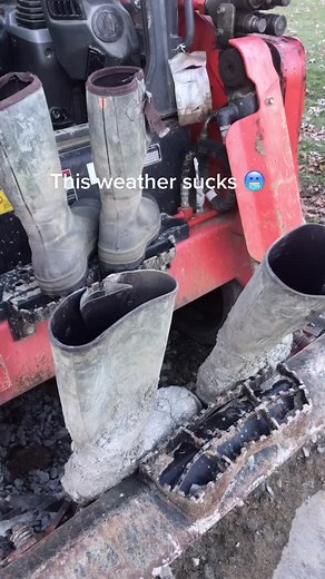 #coldweather #concrete #concretetiktok #concretefinisher #concretelife #rubberboots