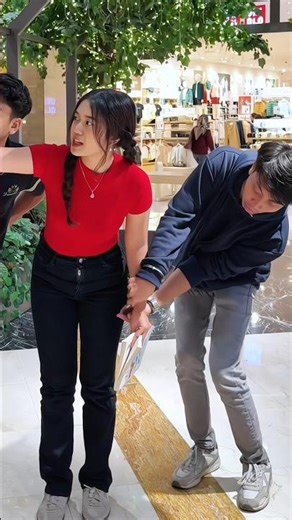 handcuff prank🤣#prank #comedy #funny #shortvideo