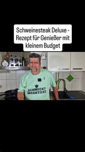 Freust du dich auf ein richtig leckeres, saftiges Schweinesteak Rezept, das wie im Restaurant schmeckt und dabei dein Budget nicht sprengt? Dann bist du bei uns genau richtig! Unser Schweinesteak Deluxe kombiniert vollmundigen Geschmack mit frischem Gemüse und cleverer Preisgestaltung. Genieße ein Gericht, das nicht nur dein Herz, sondern auch deinen Geldbeutel erfreut. Was dich bei uns erwartet: Du suchst ein saftiges Schweinesteak Rezept, das einfach nachzukochen ist und mit knackigem Gemüse i