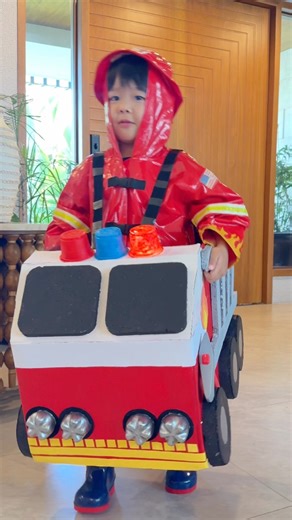 Made this DIY fire truck costume for Sandro’s school parade 😎 Proof that moms can do anything 🙈🤭 Super happy niya sa costume niya!!! 😍 | Say Gozun-Santayana