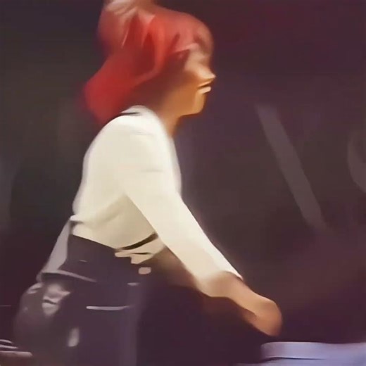 CHANEL FW1991 🫦 || #supermodel #edit #fashion #model #chanel #90s #supermodel #runway #glam #catwalk