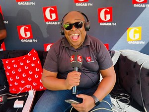 Welcome to The Midday Connexion on Gagasi FM, it is the Graduation 👩🏾‍🎓 edition and we are broadcasting live from the University of Kwa Zulu-Natal, Westville Campus. 💐 Let us know ukuthi who do you want to connect with, #AsiConnect. 🎙️: Dj Sonic SA | Khaya Mthethwa SA ☎️: 0861 596 596 📱: 078 934 2827 💻: gagasi995.co.za #MiddayConnexion #GagasiFM #iRadioImnadiEmini | Gagasi FM