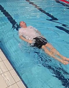 Swim teacher David is showing off some serious skills today! 🏊‍♂️ Check out his head-first sculling technique — have you tried this before? Give it a go next time you’re in the pool! And keep your eyes peeled over the next few weeks… more swim tips coming soon! 👀🌊 | K2 Crawley