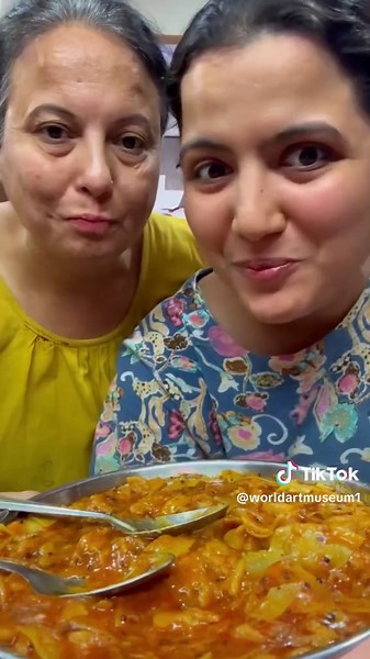 I like the accumulation of money, gold, silver and not the rotis. Really, try making and eating this roti of our Sindhis, Papad ki Seyal Roti once, you will enjoy it. Method of making Roti papad ki seyal roti-Seyal Roti
