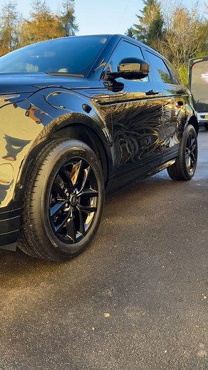 They sell it new… we make it perfect 👀 Factory swirls? Gone. Holograms? History. Scratches? Vanished. Protected properly with @performanceppl 💎 #DetailingDoneRight #NewCarVibes #LandRoverDetailing #CarDetailingUK #GlossFinish | Essential Valeting