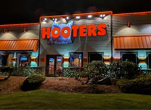 8 Strict Rules That Have Gotten Hooters Girls Fired