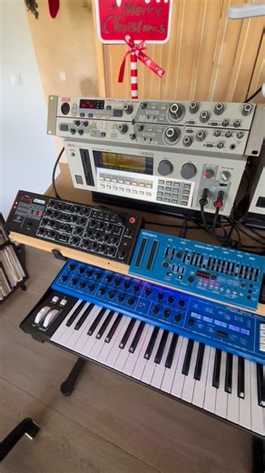 Full analog studio is here !!! Filters and samplers and effects from most famous Ensoniq DP4 and Electrix Filter Queen on that sample ! WHO says French q touch is dead ? #frenchtouch #french #frenchies #filterhousemusic #deephousevibes | FRANCK ROGER