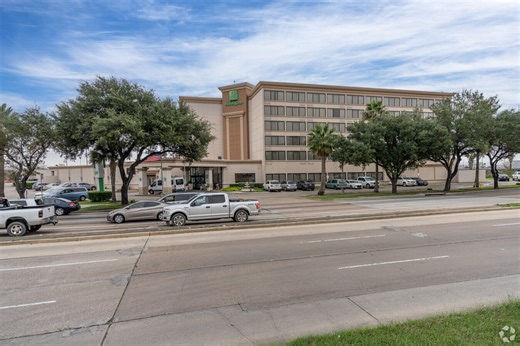 8611 Airport Blvd, Houston, TX 77061 | LoopNet