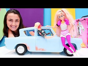 Barbie videoları. Sevcan ve Barbie seksenler partisine hazırlanıyorlar. Barbie oyunları