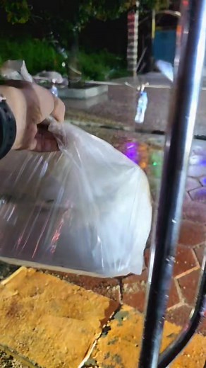 ស៊ូៗពូក្រូចមេឃភ្លៀងខ្លាំងក៏ដឹកដែរបងប្អូន💪💪🥺🥺🙏🙏 អត់ហ៊ានសម្រាកទេបងប្អូនអើយ អរគុណដែលកម្មង់បងៗ | ក្រូច - Kroch