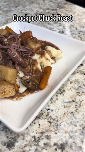 Ultimate Crockpot Chuck Roast Recipe for Sunday Supper