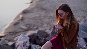 clip-17393938-young-beautiful-woman-smoking--vaping-e-cigarette