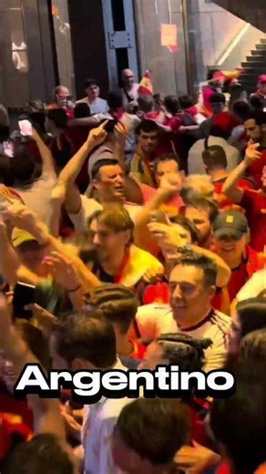 La AFICIÓN ESPAÑOLA se ACUERDA de los ARGENTINOS en MANHATTAN a pocas HORAS de la FINAL