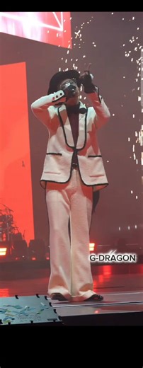 지디 콘서트, 스웩 하나로 무대 찢었다♡GD 演唱會，只靠一身霸氣就把舞台直接炸裂♡GD のコンサート、スウェッグひとつでステージを完全にかっさらった#gdragon #gd #權志龍 #지디