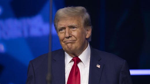 Video Of Donald Trump Walking Down Stairs Has Everyone Concerned - The List