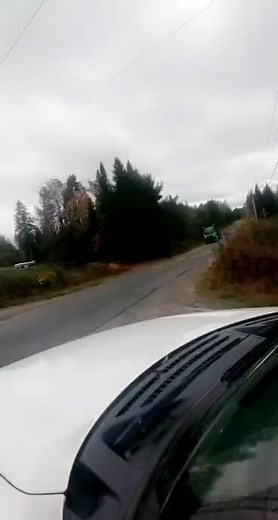 No added sound needed #jakebrake #detroit #series60 #straightpipes