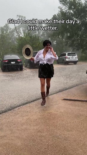 Rainstorms, white tshirts, and an arboretum make for a fun time | girl with white shirt in rain