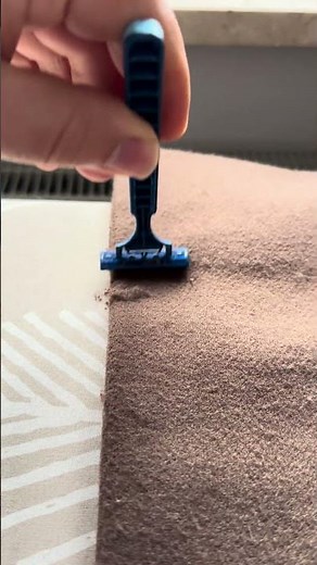 Make Your Old Sweater Look New Again! 😲 Easy Lint Removal