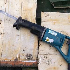 Chainsaw vs Sawzall. Tips from a professional