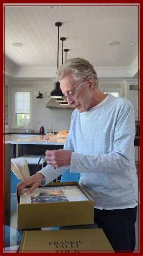 2.7K reactions · 139 shares | Frankie Valli introduces the 45 disc...