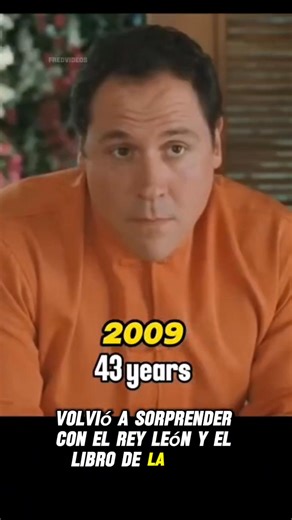 9K views · 213 reactions | Antes de ser el cerebro detrás de Iron Man y The Mandalorian, Jon Favreau comenzó como actor en los 90, apareciendo en películas como Rudy y Swingers. Pero su verdadero talento estaba detrás de cámara.  #JonFavreau #IronMan #TheMandalorian #Marvel #StarWars #Cine #fblifestyletyle | FreD Videos | Facebook