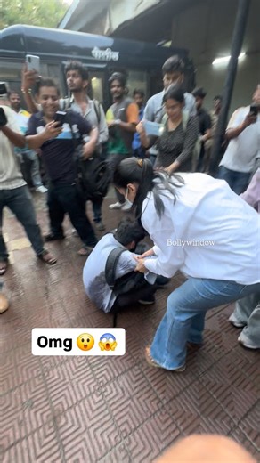 Bolly Window on Instagram: "Shehnaaz Gill papped at 🏥 after the passing away of Shefali Jariwala last night. #shenaazgill #viral #trending #bollywindow #paps #fall #mog #shefalijariwala #rip #passes #passedaway"