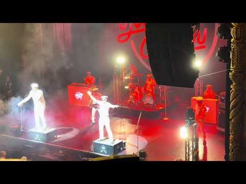 Yachtley Crew - I Keep Forgettin' (Michael McDonald) Live NYC.