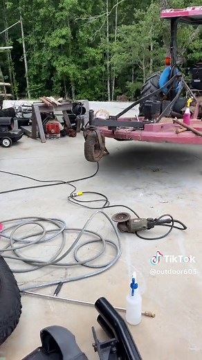 Sharpening the bush hog blades.#ga#georgia#sharpen#sharpening#cut#cheater#pipe#bushhog#impact#tight#grinder#edge#ford#newholland#3930#jackstand#lube#hammer#socket