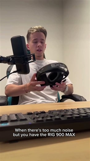 POV : There's too much noise but you have the RIG 900 Max