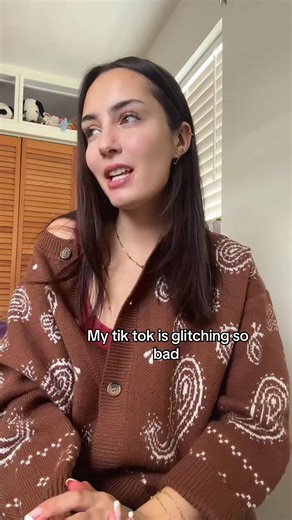 So addicted to tik tok I notice when it’s glitching