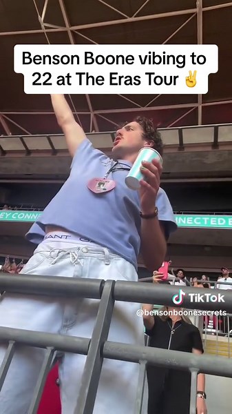 who wants to dance with benson #bensonboone #londontstheerastour #erastour