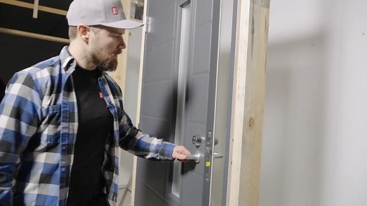 Voiko ulko-oven asentaa itse? 👀 Katso videolta vinkit, joilla ulko-oven asennus käy helposti. Muista kunnon välineet, noudata valmistajan ohjeita ja ole huolellinen. 🔧 👉Tutustu laadukkaisiin Timburg ulko-oviin: https://www.taloon.com/ulko-ovet/rajaa?tuotemerkki=timburg | Rautakauppa Taloon.com